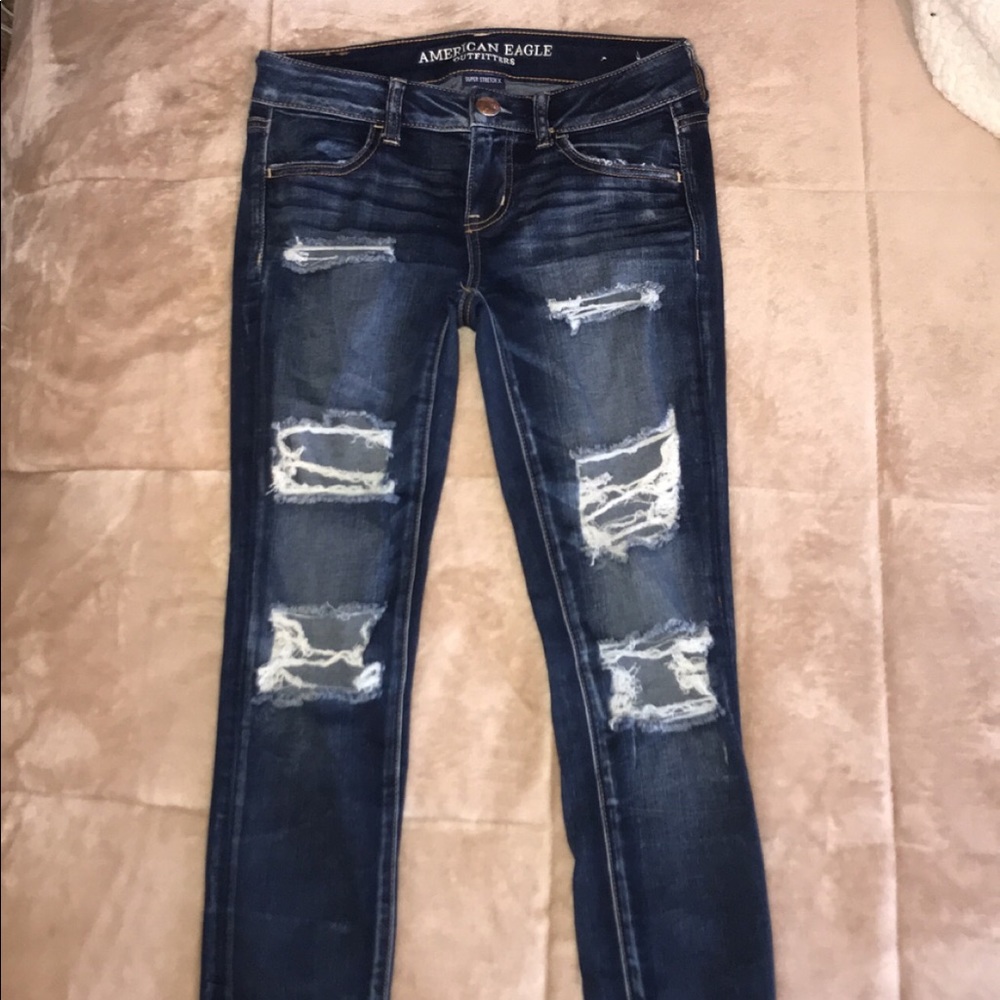 DISTRESSED AMERICAN EAGLE JEANS
